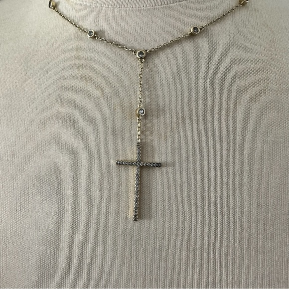 Express | cross necklace - Picture 2 of 4